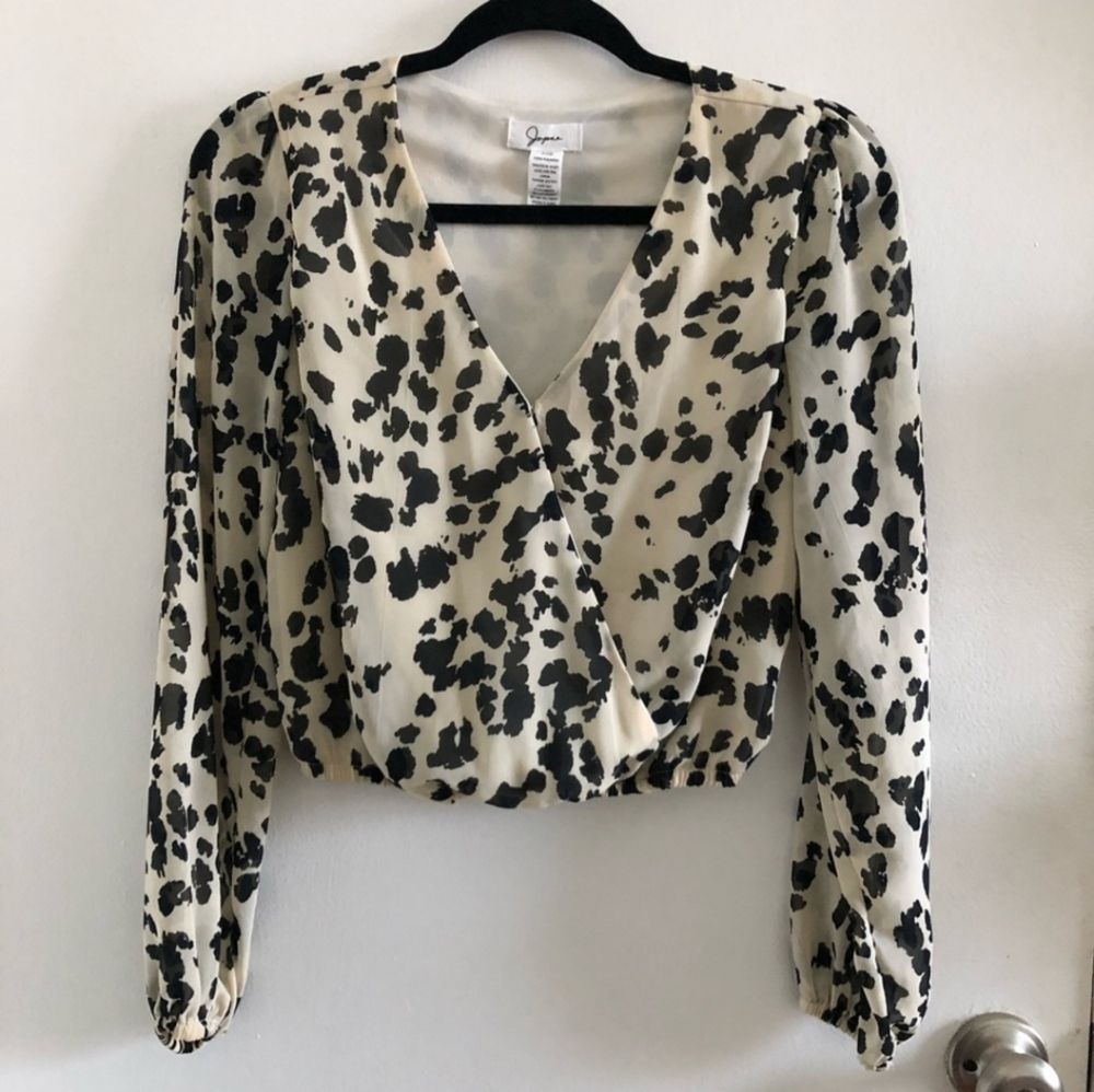 DONATING SOON 10/16 LAST CALL Japna Leopard Print Lantern Sleeve Blouse